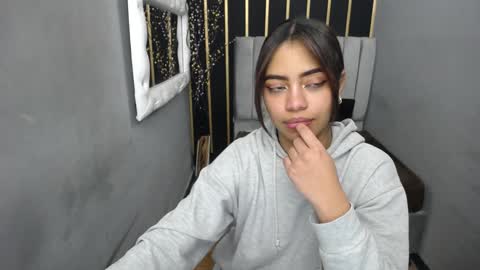  K E I Z Y  online show from December 18, 2024, 7:08 pm