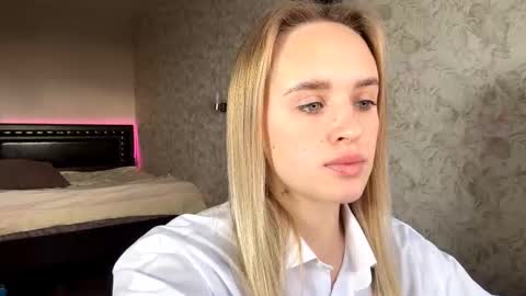 Sylvia online show from November 19, 2025, 8:03 am