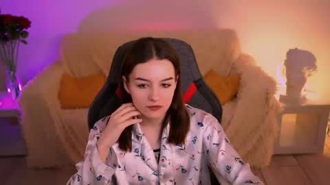 kelliebanshe online show from April 26, 2026, 4:32 am