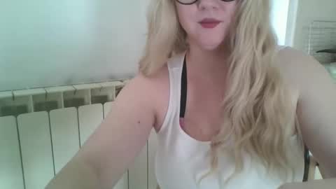 Snapshot of kelly_emmie chatting on February 26, 2026, 7:07 am Emmie online show from February 26, 2026, 7:07 am