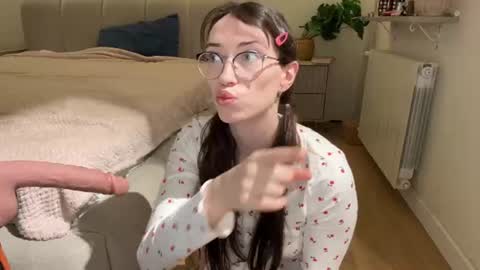 Snapshot of kellyberry__ chatting on June 14, 2026, 5:48 pm Kelly online show from June 14, 2026, 5:48 pm