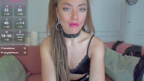 KellyFouler online show from December 15, 2024, 1:43 pm