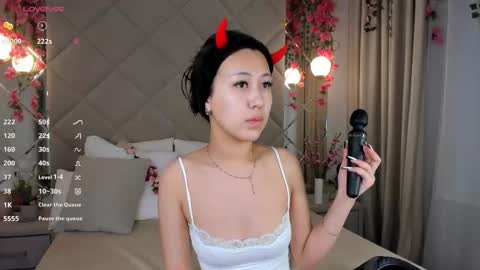 kellyy_bern online show from November 27, 2025, 1:07 am