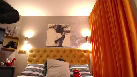 kelsikarterr online show from January 20, 2025, 4:54 am