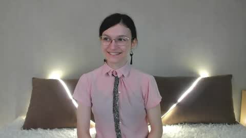 Kelsirabenold online show from April 14, 2026, 5:35 am