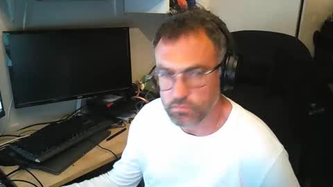 kelvin06133 online show from April 15, 2026, 9:26 pm