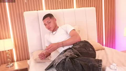 Snapshot of kelvin_josue chatting on May 11, 2026, 8:28 pm Kelvin online show from May 11, 2026, 8:28 pm