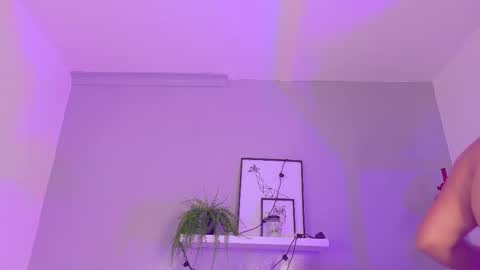   online show from October 7, 2025, 10:12 am