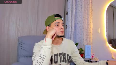 kendel_dimitri online show from September 19, 2025, 2:57 am