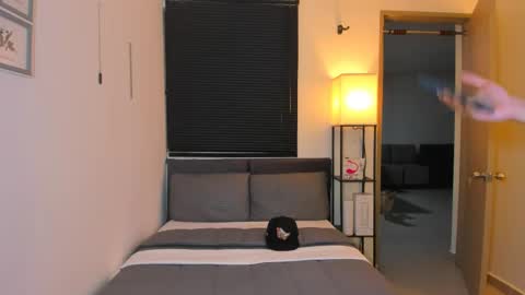 kendel_dimitri online show from April 20, 2026, 3:20 am