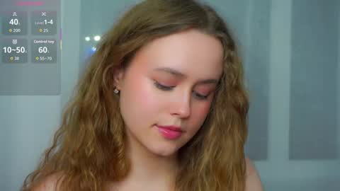 Kira online show from December 16, 2025, 9:53 pm