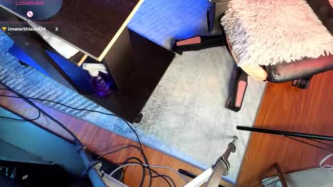  01  online show from November 27, 2025, 3:36 pm