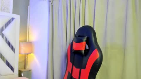 Snapshot of kenix_7 chatting on November 18, 2025, 7:40 pm kenix online show from November 18, 2025, 7:40 pm