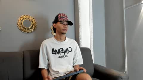 Snapshot of kenix_7 chatting on November 26, 2025, 7:59 pm kenix online show from November 26, 2025, 7:59 pm