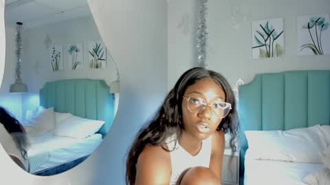 kentha_mitchells online show from February 6, 2025, 4:03 pm