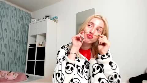 Kenzie online show from February 8, 2025, 5:29 am