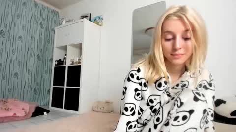 Kenzie online show from October 6, 2025, 8:06 pm