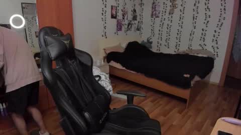 Looking for a moderator I PVT IS OPEN online show from November 26, 2025, 11:11 am