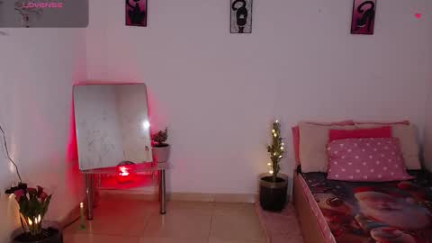 Snapshot of kesha_brooks chatting on December 18, 2025, 1:28 pm Mia online show from December 18, 2025, 1:28 pm