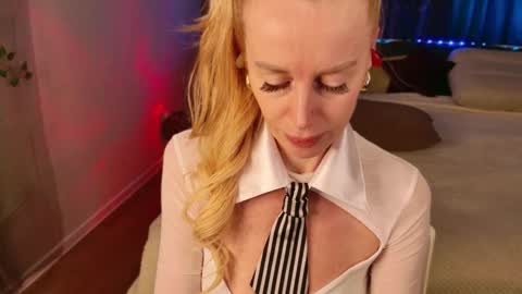 KessEdisson online show from February 28, 2026, 8:32 pm