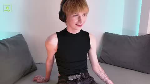 Snapshot of kessy_white chatting on July 26, 2026, 8:27 pm Kessy online show from July 26, 2026, 8:27 pm