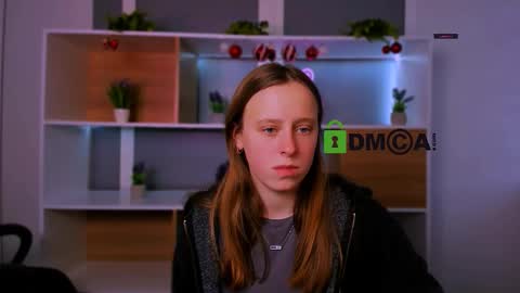 keuli_li online show from January 7, 2026, 12:18 pm