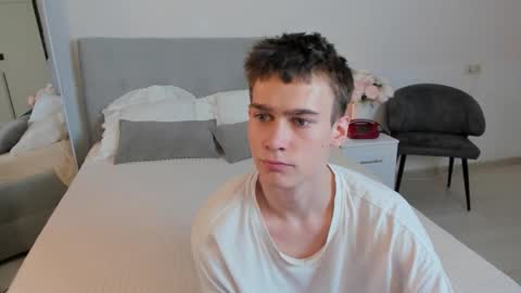 Snapshot of kevin_kess chatting on November 24, 2025, 3:45 pm Ask me online show from November 24, 2025, 3:45 pm