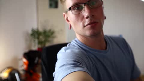 Kev online show from October 11, 2025, 11:42 am