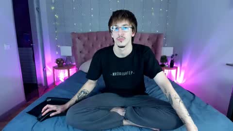 Snapshot of kevin_shayne chatting on November 16, 2025, 3:34 am Kevin online show from November 16, 2025, 3:34 am