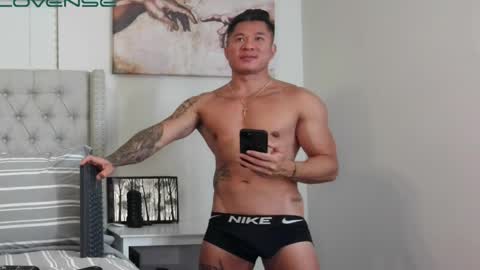 Snapshot of kevinkham chatting on May 13, 2026, 12:19 am kevinkham online show from May 13, 2026, 12:19 am