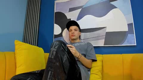 Snapshot of kevinn_blue chatting on September 13, 2025, 8:41 pm Sexy Hot Kevin online show from September 13, 2025, 8:41 pm
