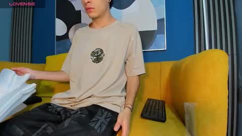 Snapshot of kevinn_blue chatting on September 17, 2025, 9:49 pm Sexy Hot Kevin online show from September 17, 2025, 9:49 pm
