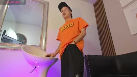 Sexy  Hot Kevin online show from October 21, 2025, 9:04 pm