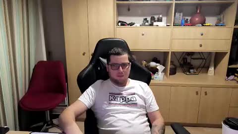 Kevinn online show from December 2, 2025, 11:34 pm