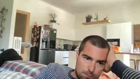 kevinpillobello online show from May 9, 2026, 11:15 am