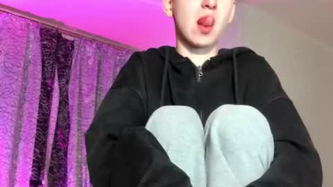 Snapshot of kevinsupershy chatting on June 25, 2026, 8:35 pm kevinsupershy online show from June 25, 2026, 8:35 pm