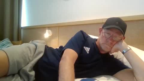 Snapshot of kevlooking4sez chatting on May 6, 2026, 4:56 pm kevlooking4sez online show from May 6, 2026, 4:56 pm