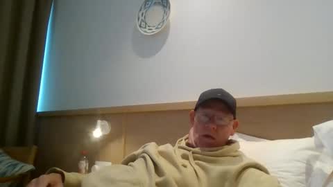 Snapshot of kevlooking4sez chatting on May 8, 2026, 1:27 pm kevlooking4sez online show from May 8, 2026, 1:27 pm