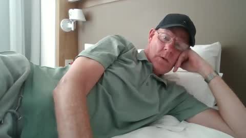 Snapshot of kevlooking4sez chatting on June 19, 2026, 1:48 pm kevlooking4sez online show from June 19, 2026, 1:48 pm