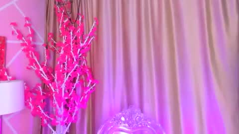 Keyla noa online show from April 17, 2026, 11:24 am