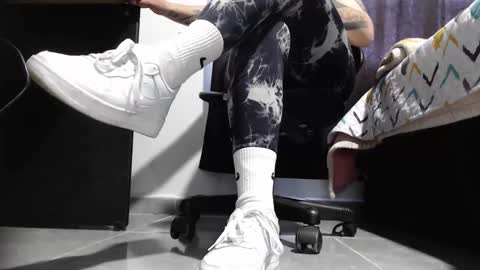     online show from February 25, 2026, 6:39 pm