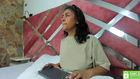 keylli_vega online show from May 15, 2026, 12:23 pm