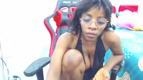 Snapshot of keyra_dainty chatting on January 22, 2025, 6:41 pm Sandy Saenz online show from January 22, 2025, 6:41 pm