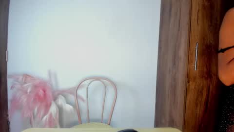 khate_smith online show from October 11, 2025, 3:54 pm