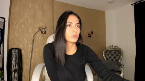 Khloe online show from December 13, 2024, 1:33 pm