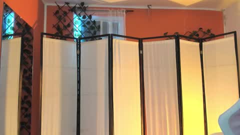 Khloe online show from October 14, 2025, 1:12 pm