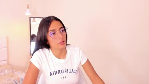 Snapshot of khloe_houston chatting on May 22, 2026, 1:28 pm Khloe online show from May 22, 2026, 1:28 pm