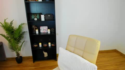 Khloe online show from March 27, 2026, 1:33 pm