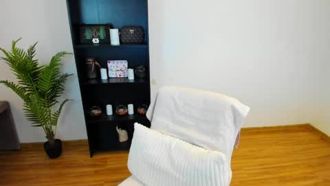 Khloe online show from March 29, 2026, 1:22 pm