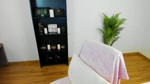 Khloe online show from April 16, 2026, 1:01 pm